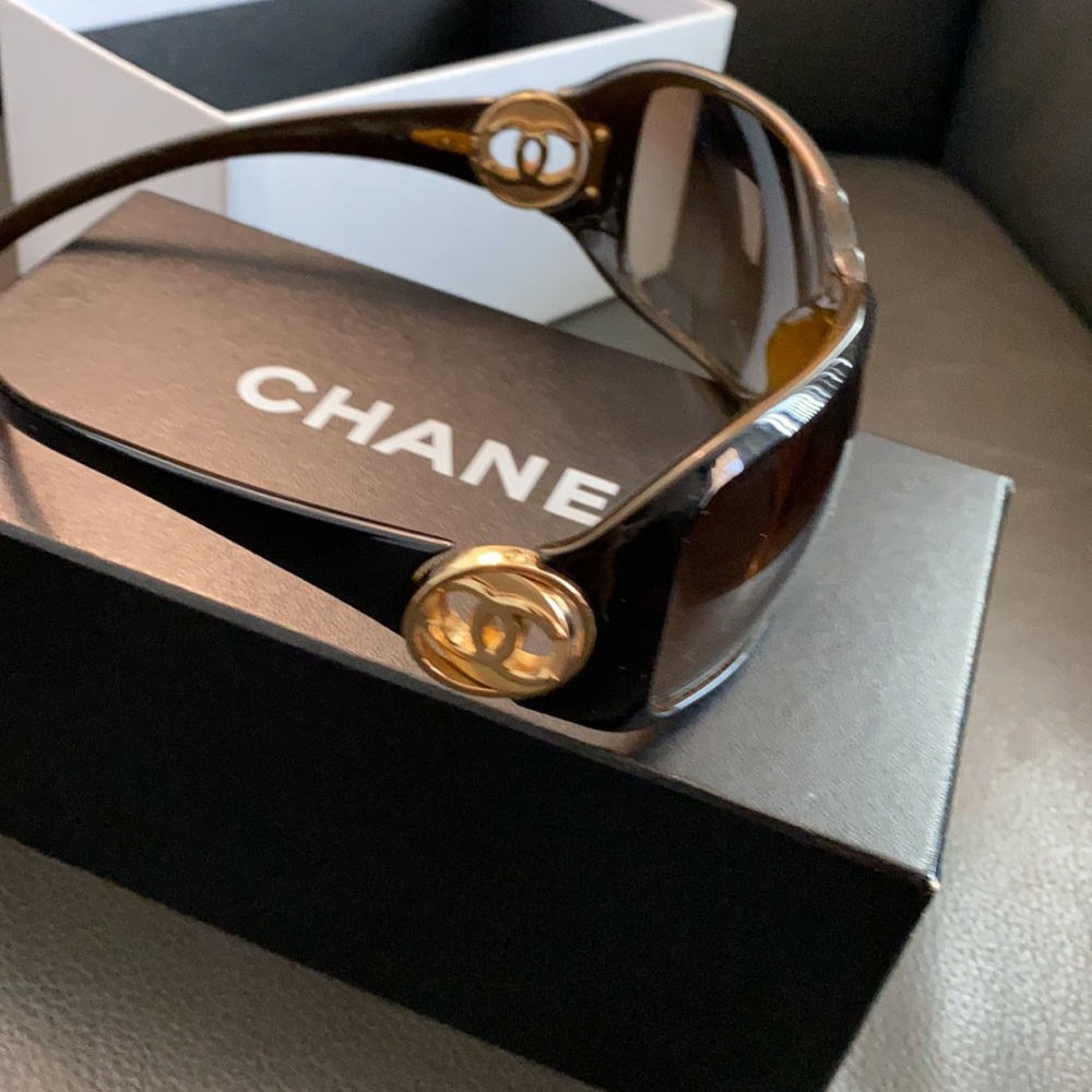 Women vintage Chanel sunglasses - Picture 6 of 7
